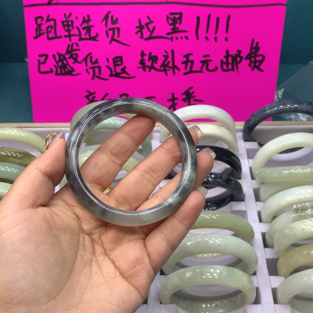 透闪石-蛇纹石玉手镯未镶嵌我****?