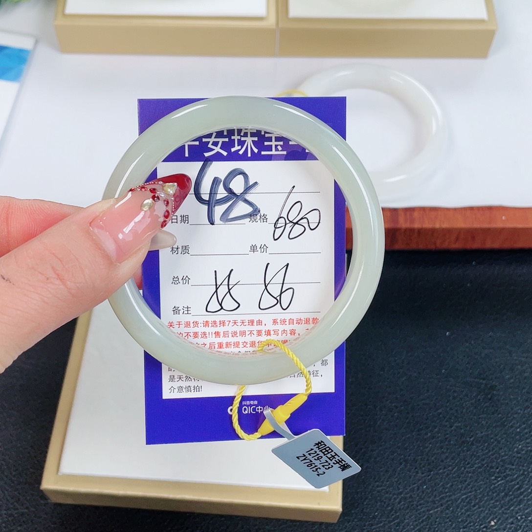 和田玉手镯未镶嵌