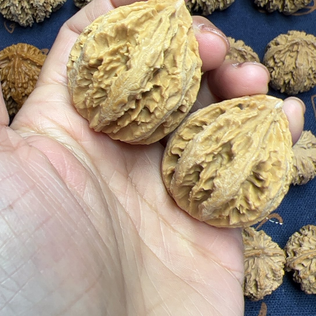 文玩核桃把件秦岭野生植物核桃
