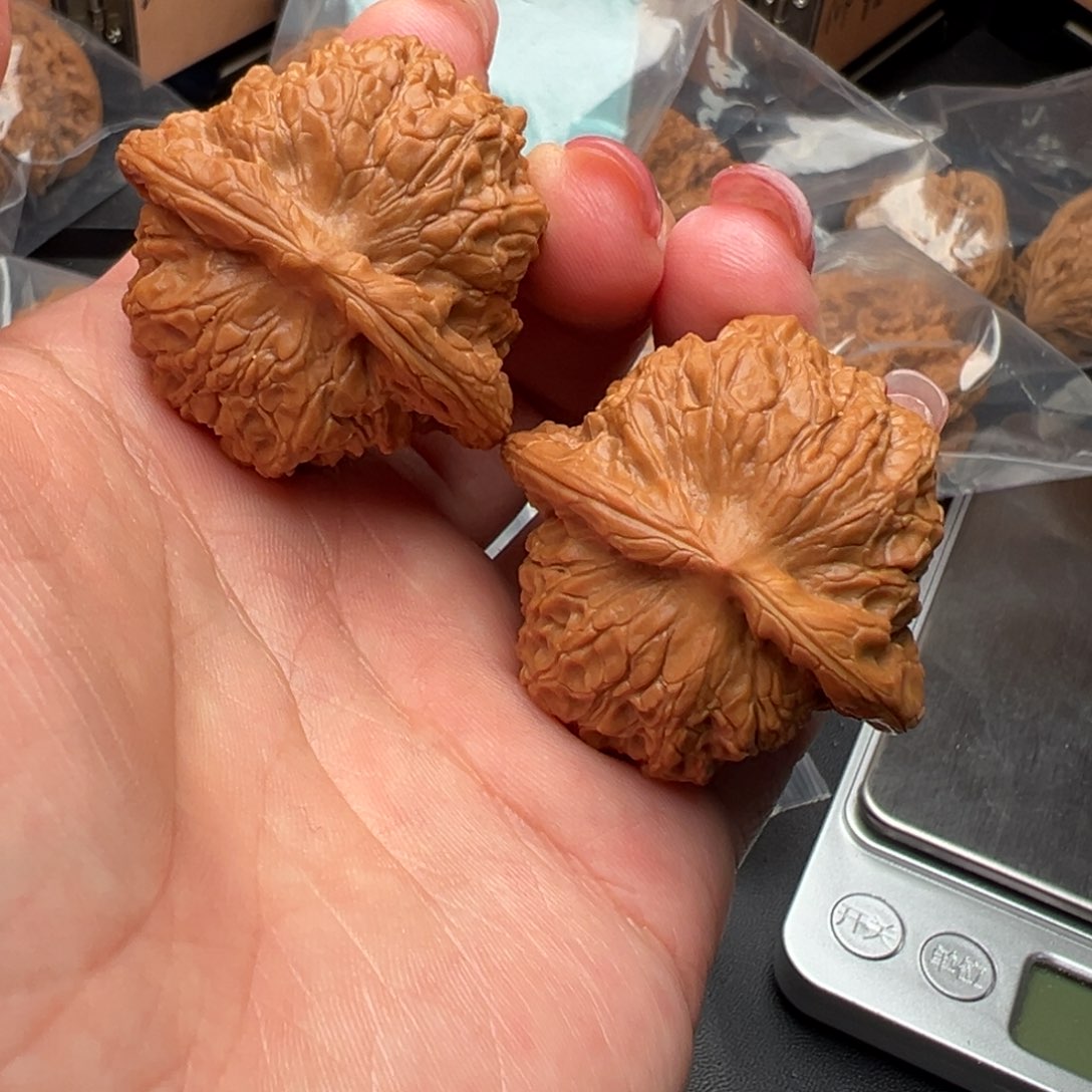 文玩核桃吊坠P****s血麒麟40