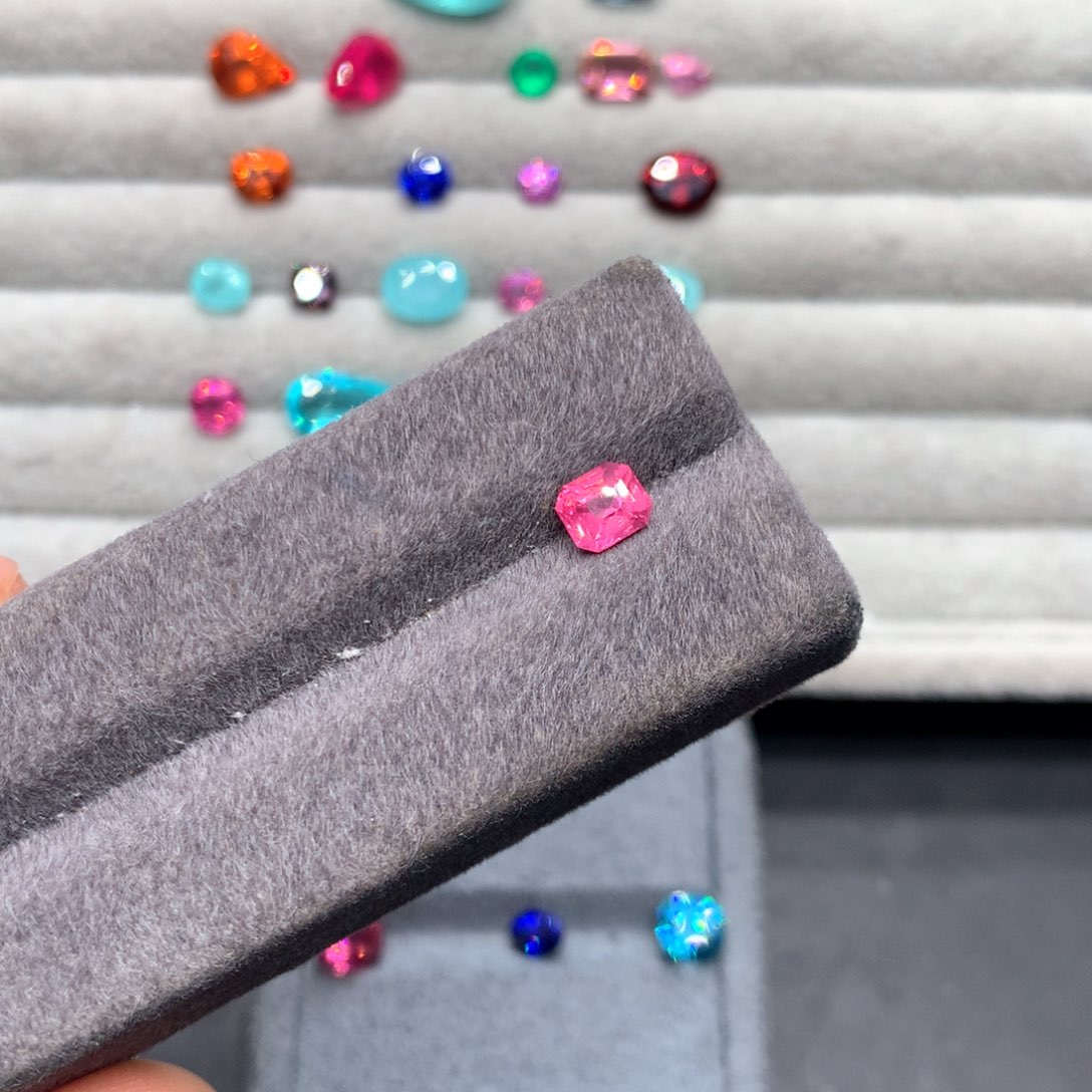 尖晶石裸石未镶嵌