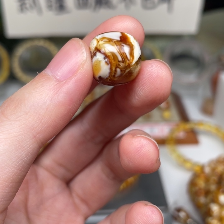 啊***娟琥珀未镶嵌裸石66号