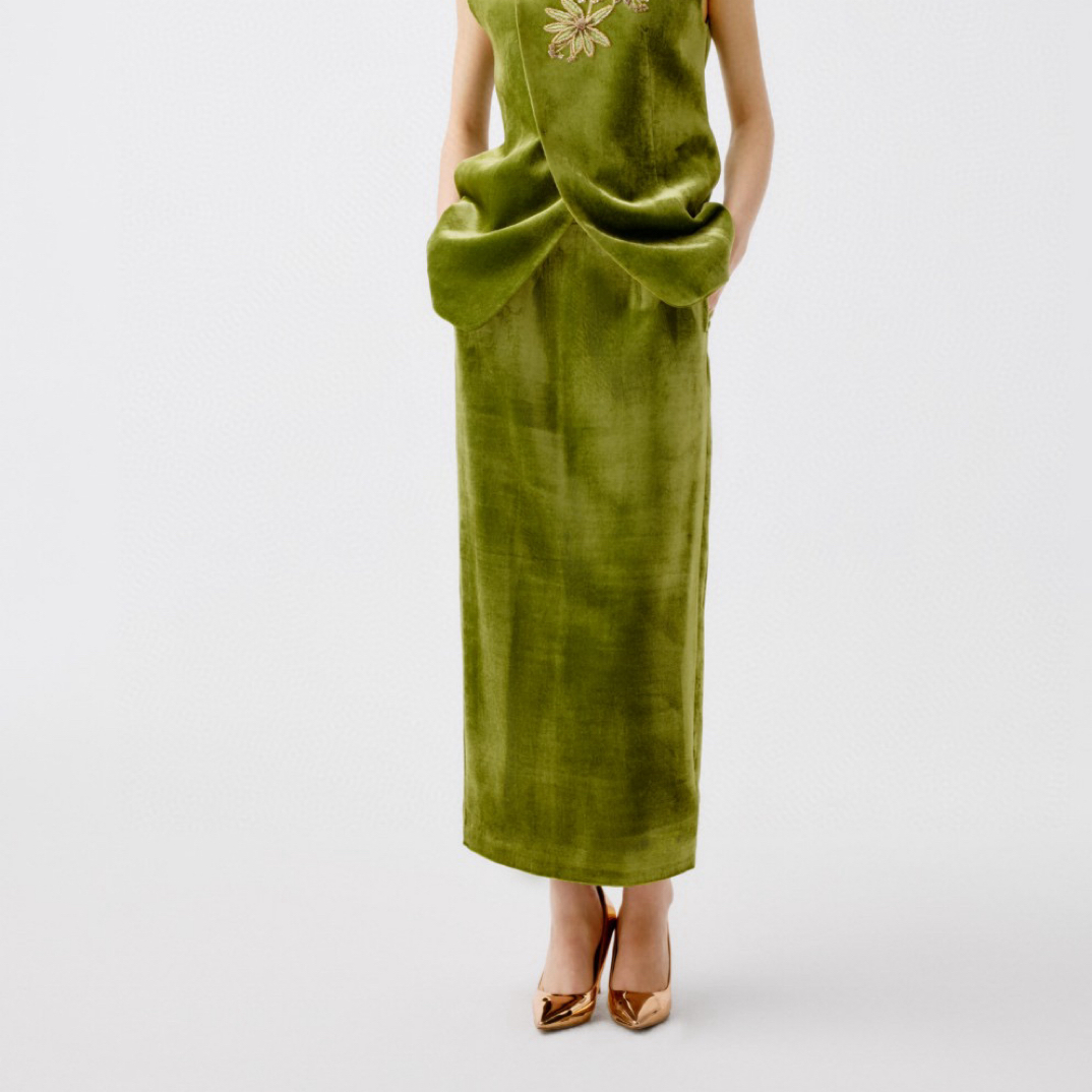 2025秋冬设计师品牌La Maison Jade 绿色丝绒直筒半身裙