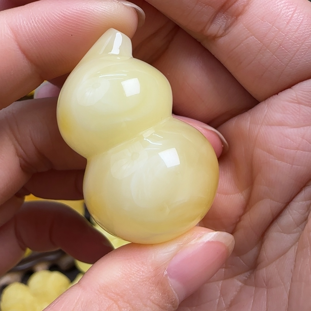 蜜蜡未镶嵌珠宝奇石