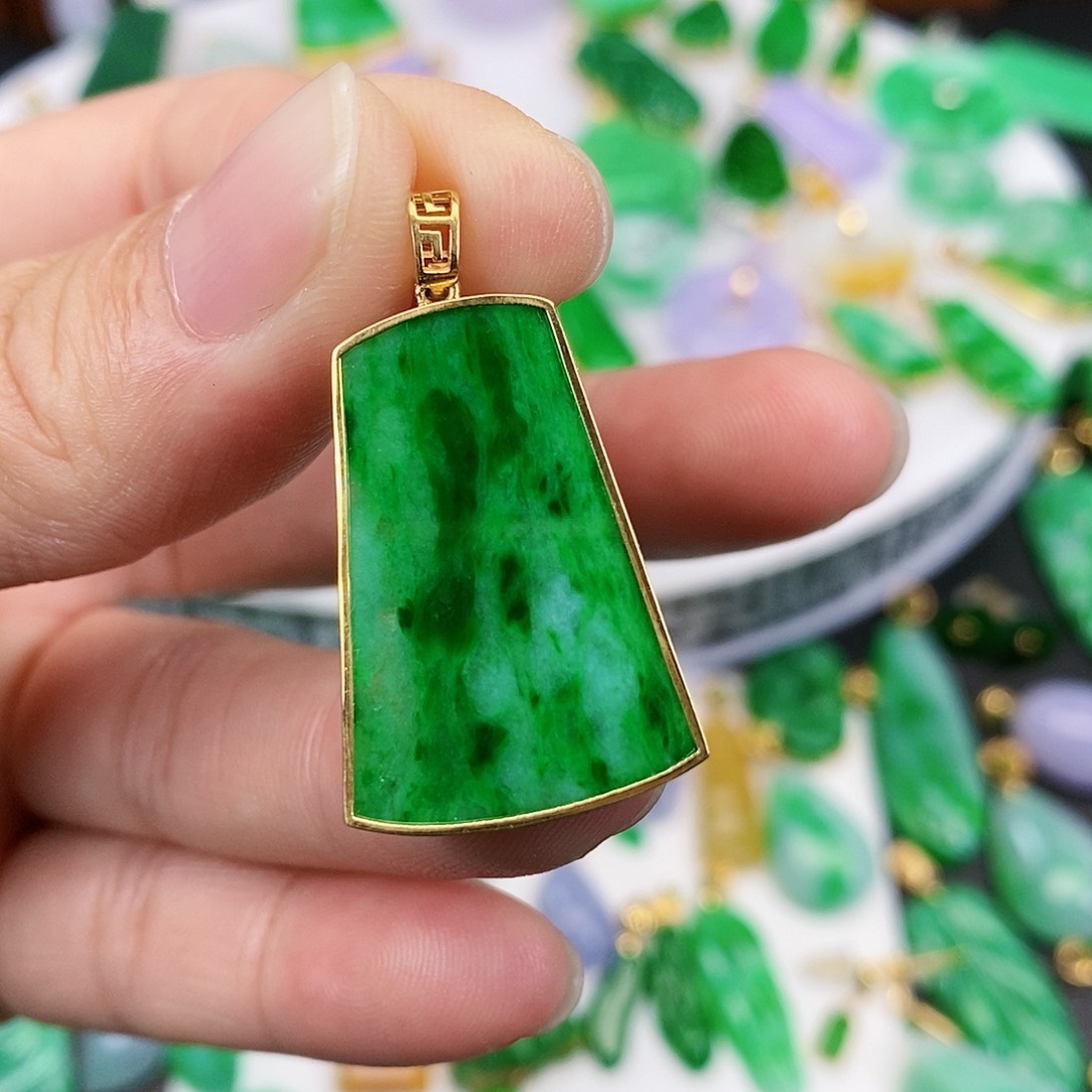 翡翠18K金镶嵌吊坠(不含链)