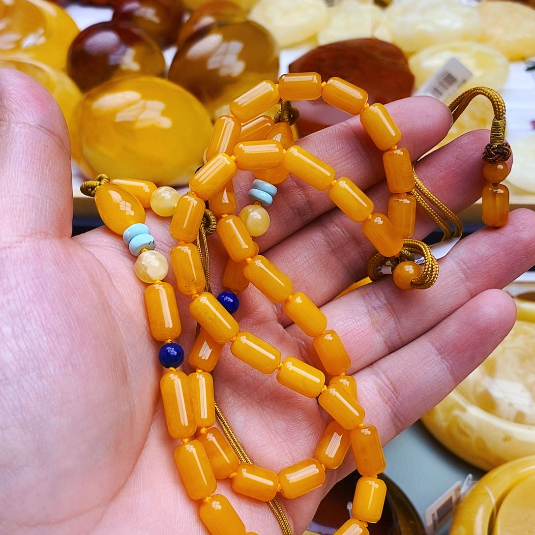 蜜蜡颈饰未镶嵌玉**蝶天然保真假一赔十350