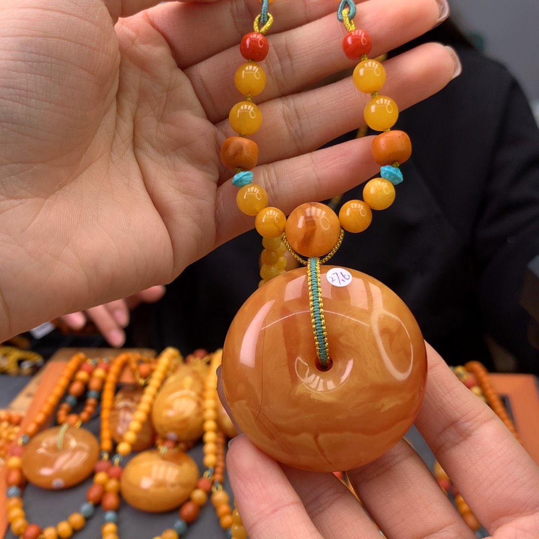 蜜蜡颈饰未镶嵌平安扣