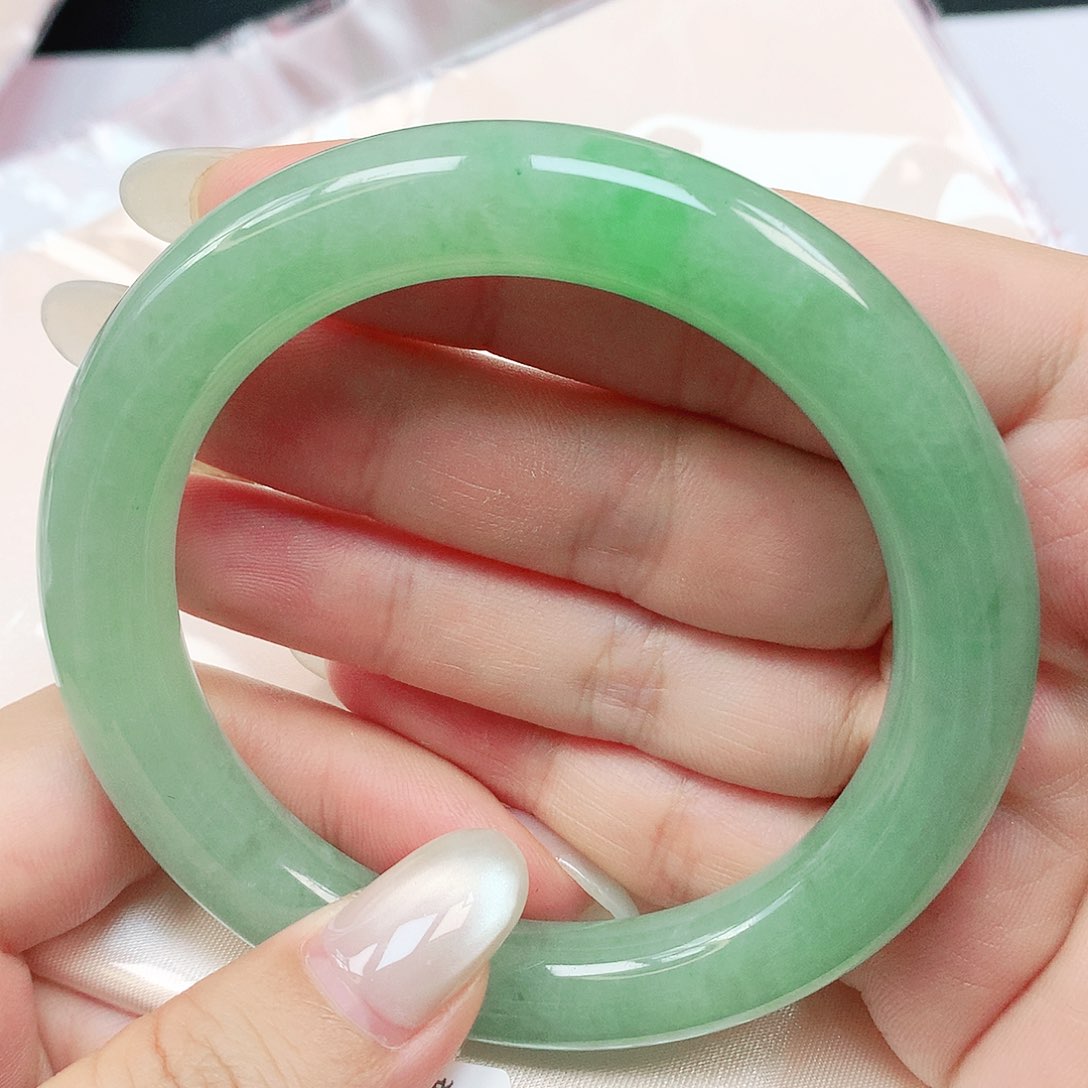 翡翠手镯未镶嵌抖音226