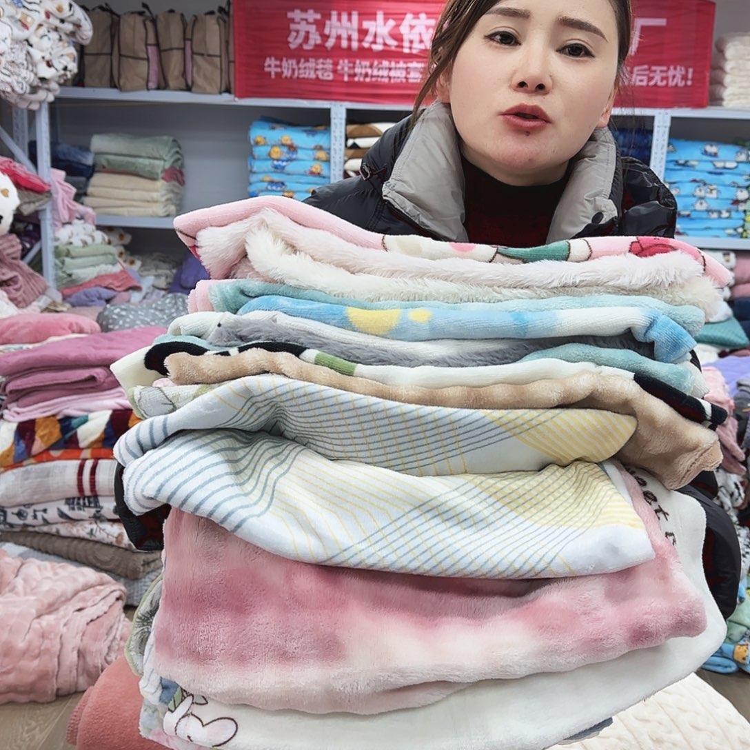 羊驼毛48.74牛奶绒枕套皮1对，颜色款式随机发