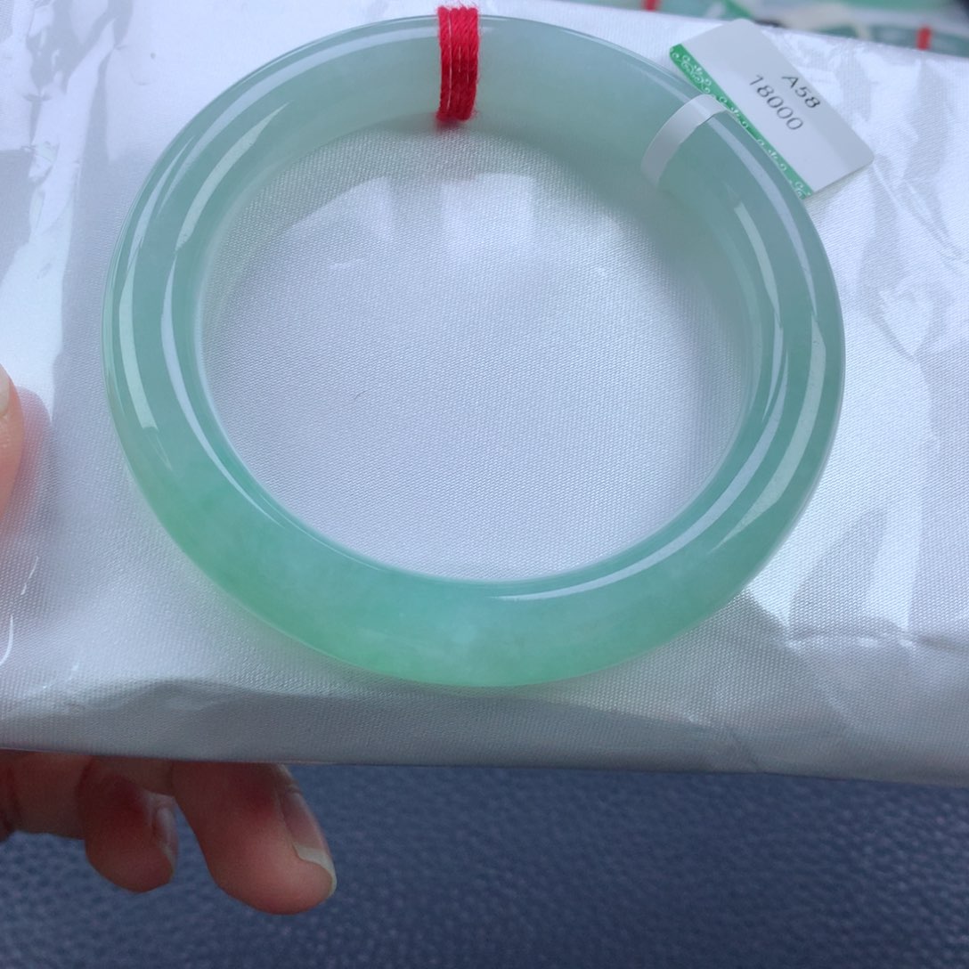 翡翠手镯未镶嵌58圆