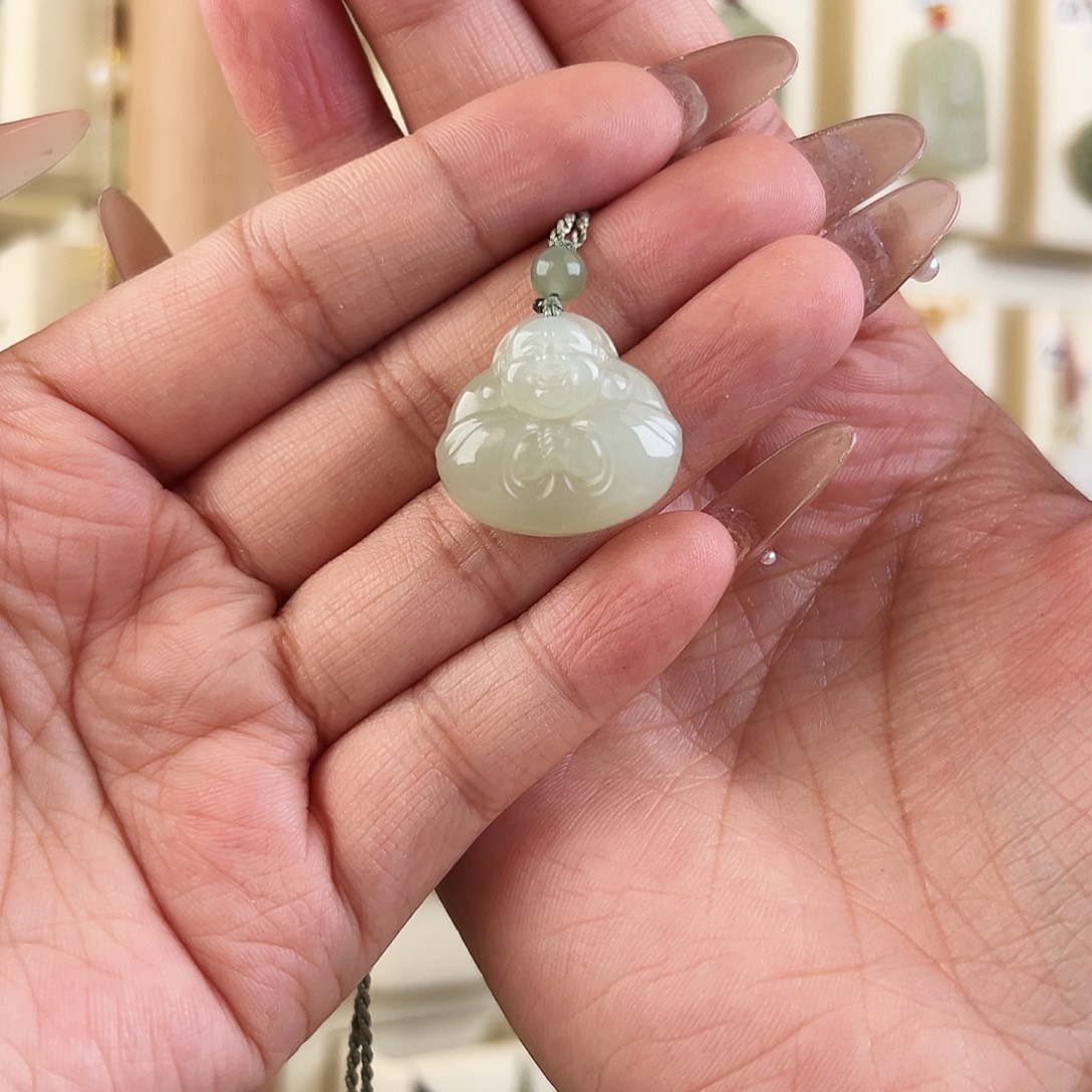 小***8和田玉未镶嵌颈饰