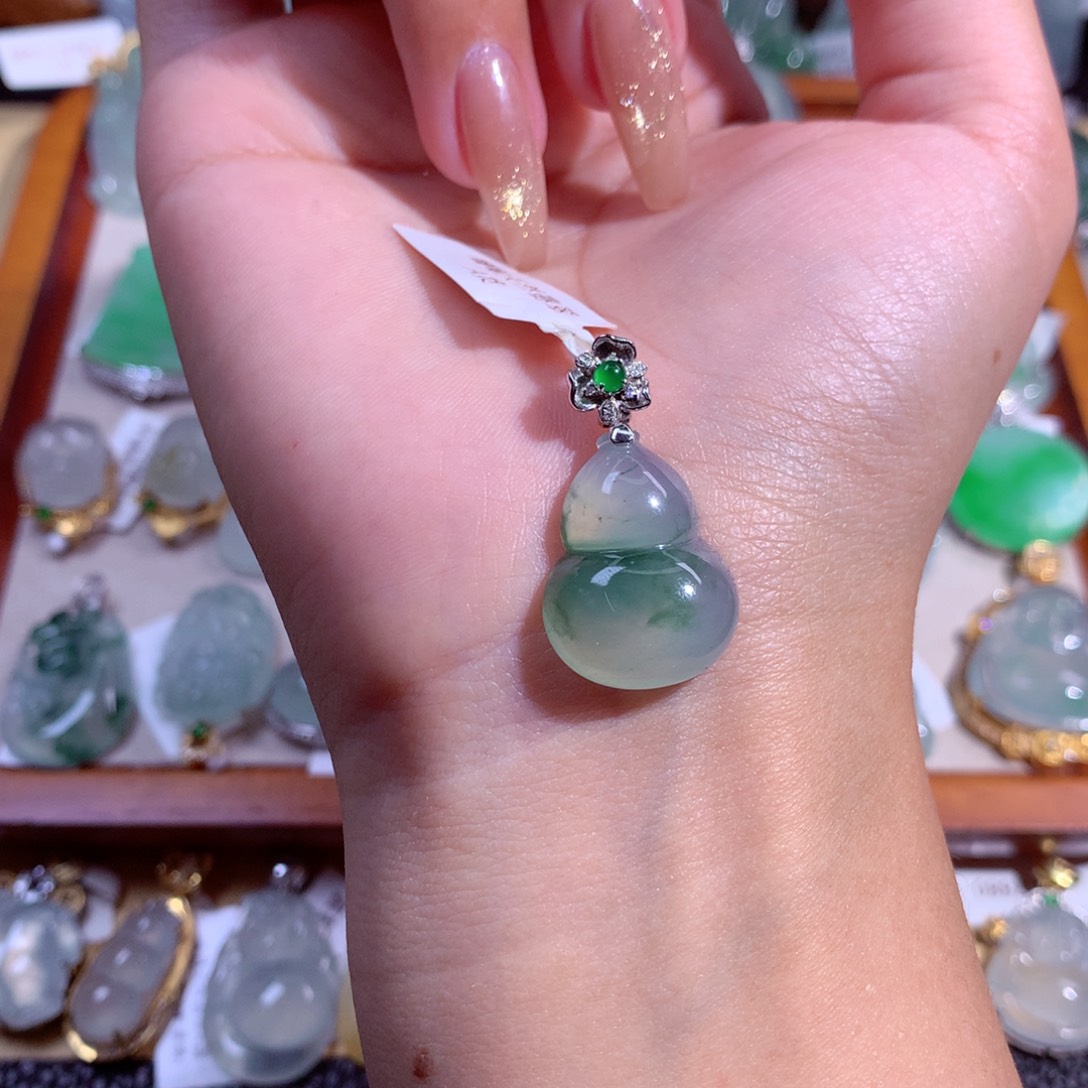 翡翠吊坠(不含链)18K金镶嵌