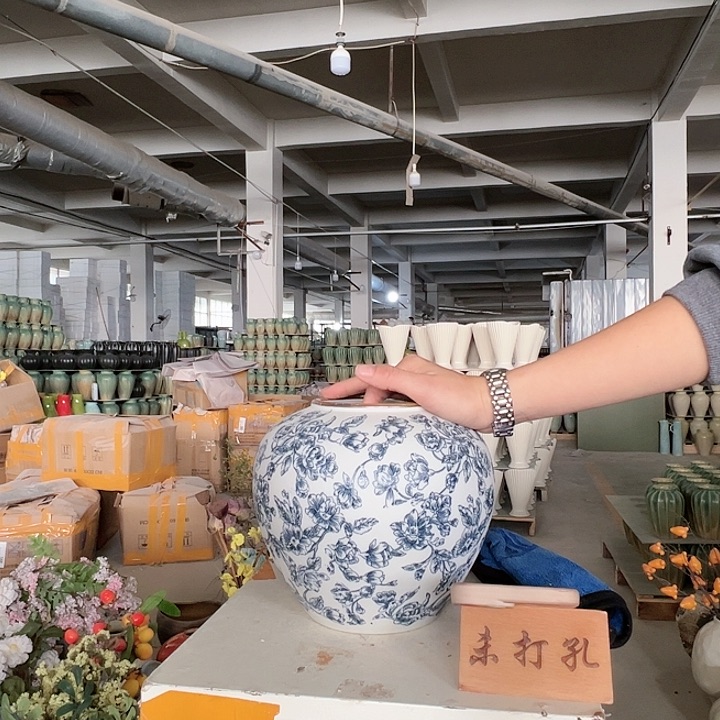 景德镇陶瓷花瓶工厂