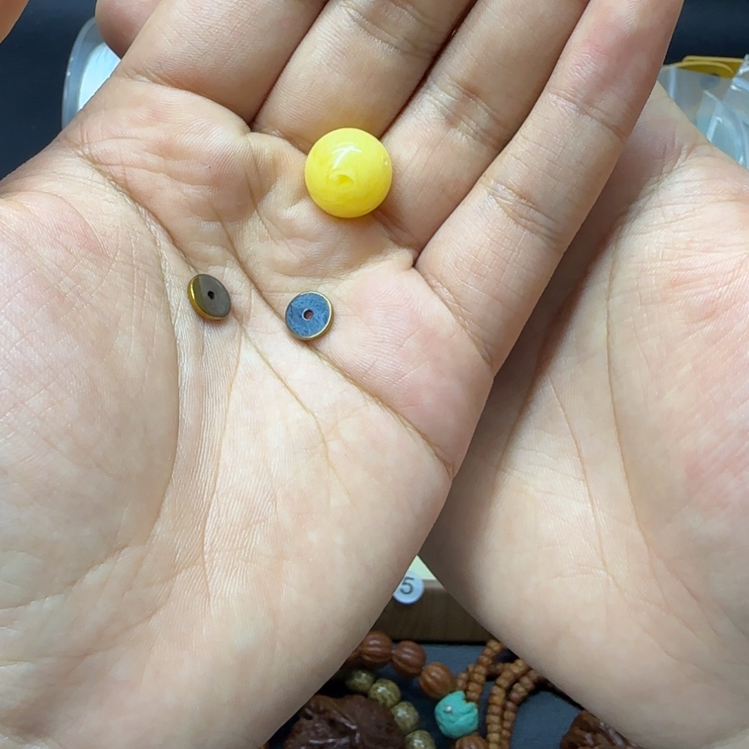 ﹃****琥珀未镶嵌裸石..