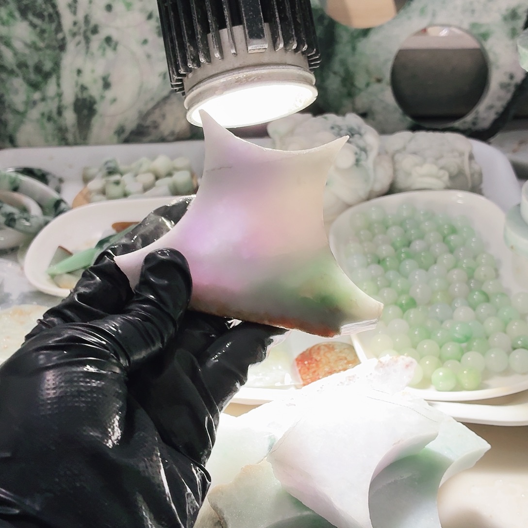 翡翠未镶嵌颈饰边角料