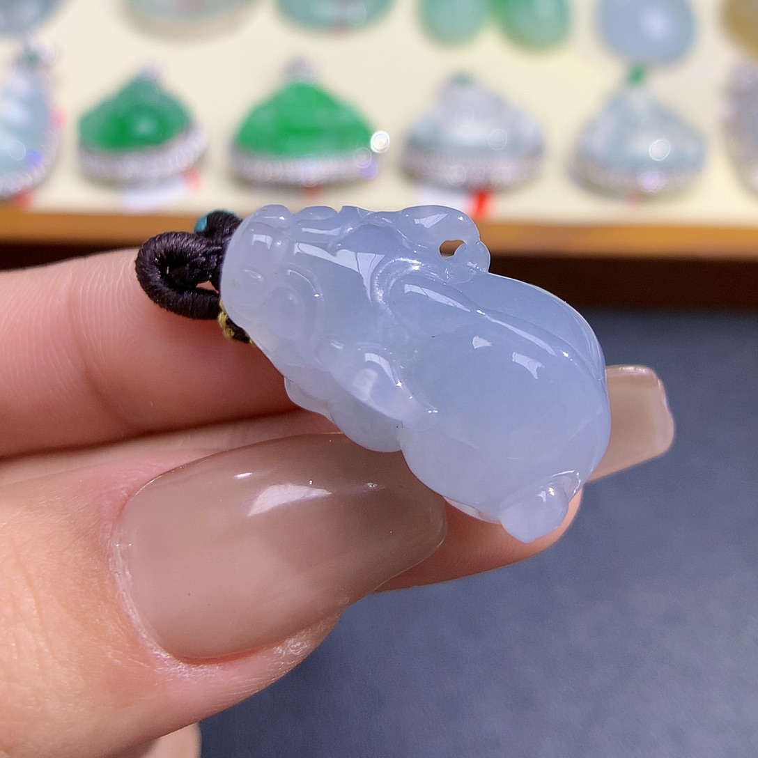 翡翠颈饰未镶嵌貔貅