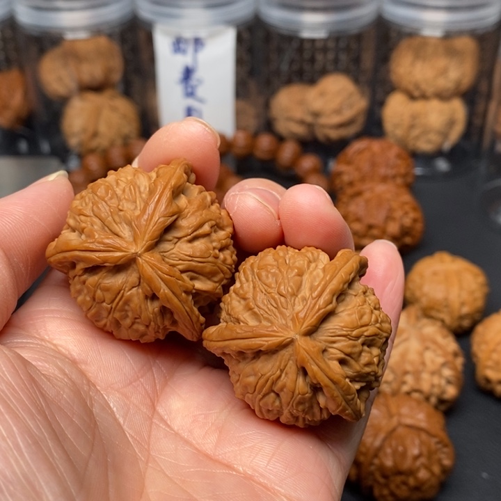 文玩核桃吊坠g*白奔