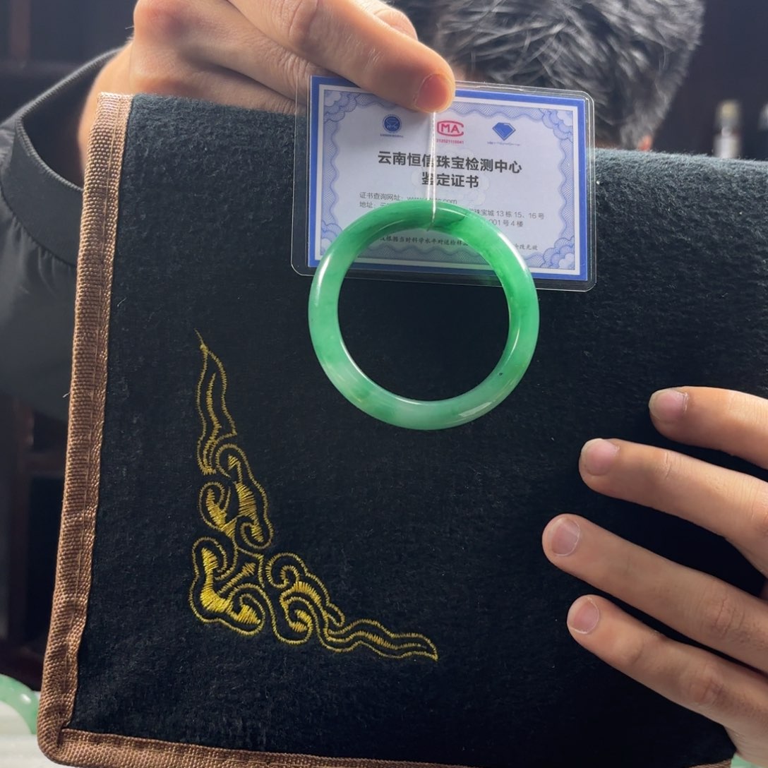 石英质玉手镯未镶嵌