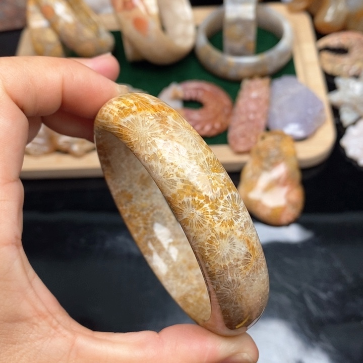 硅化珊瑚（珊瑚玉）手镯未镶嵌58,5