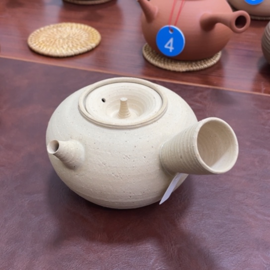 夏***茶吴永华白泥粗砂煮水壶一个