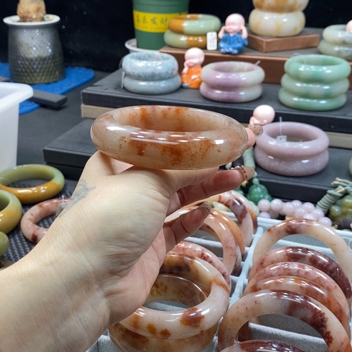 未镶嵌手镯石英岩玉