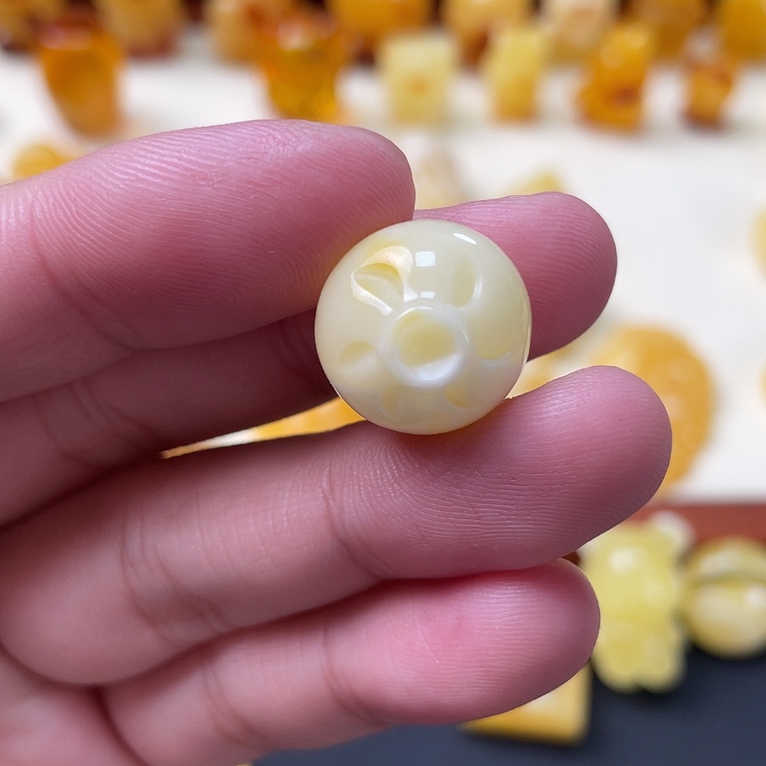 琥珀珠宝奇石未镶嵌