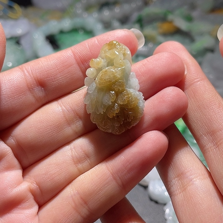 颈饰未镶嵌翡翠三**卡天