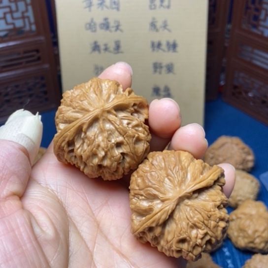 文玩核桃把件苹果园43