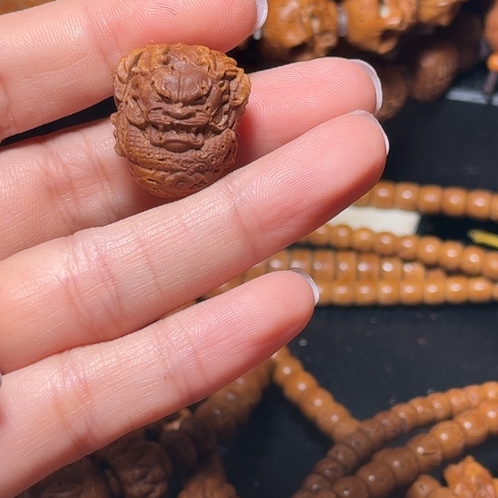 桃核手串龙三通桃核