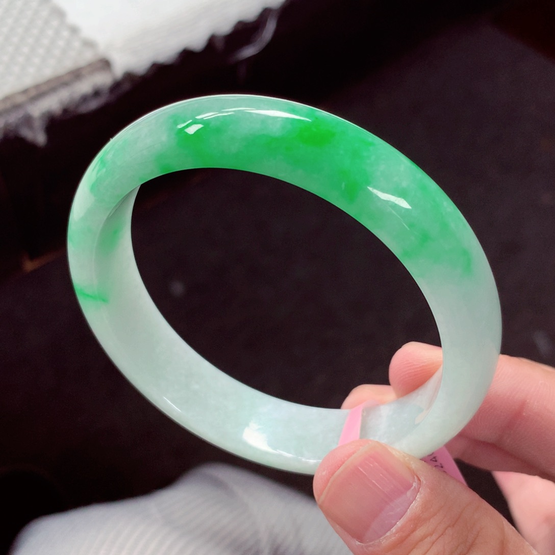 翡翠手镯未镶嵌缅甸