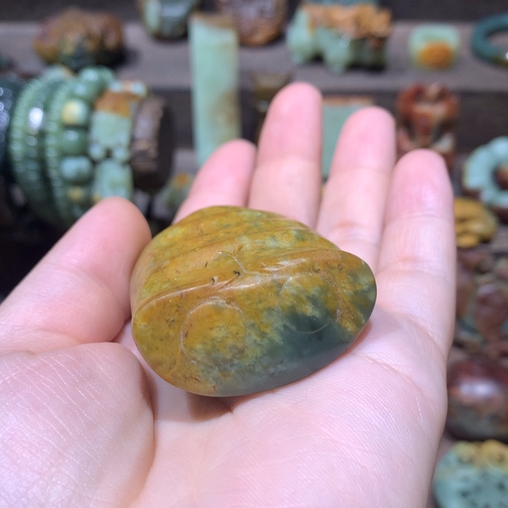 岫岩河磨玉（透闪石质玉）未镶嵌把件