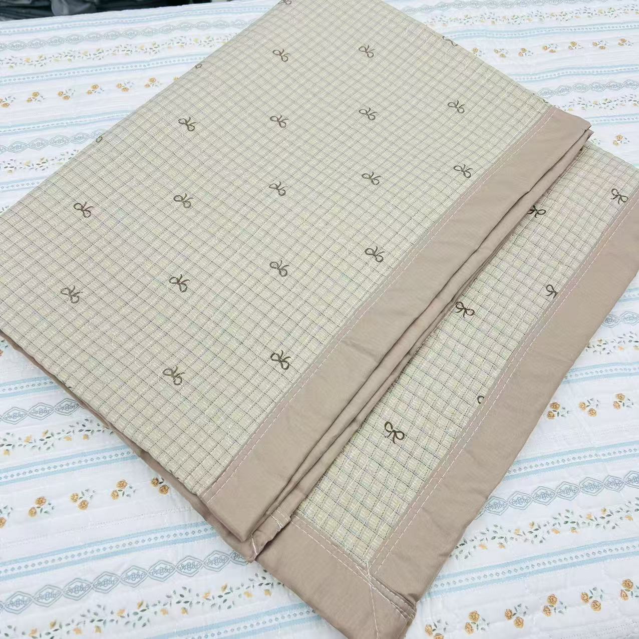 【包边床盖】<小咖格蝴蝶结>90X220cm<±5cm>绗缝 多功能水洗透气