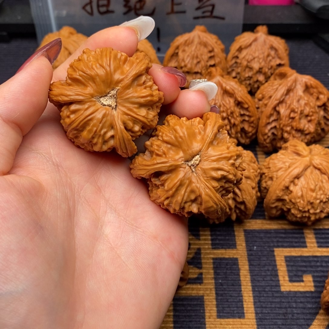 文玩核桃吊坠P****n白狮子