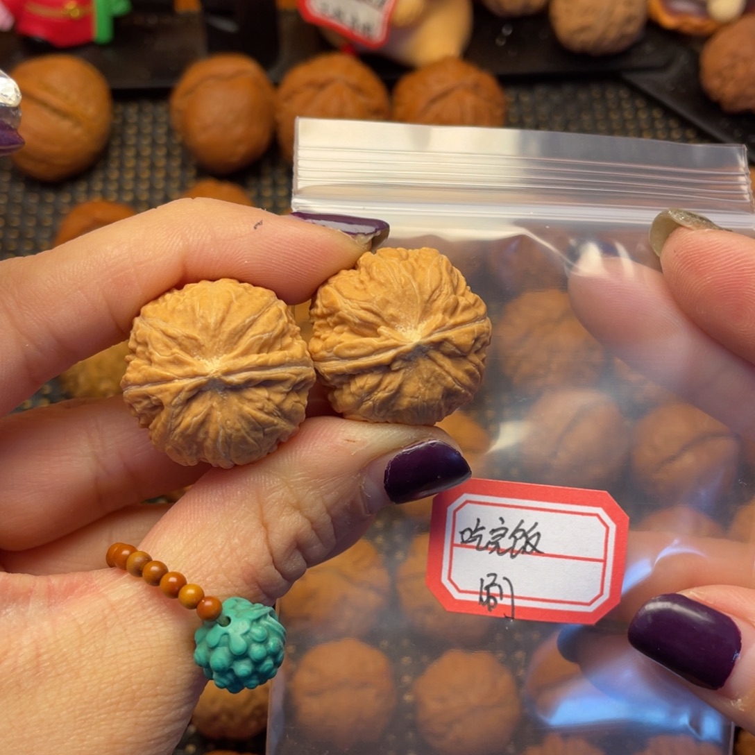 吃***儿文玩核桃吊坠25尺蝴蝶磨盘
