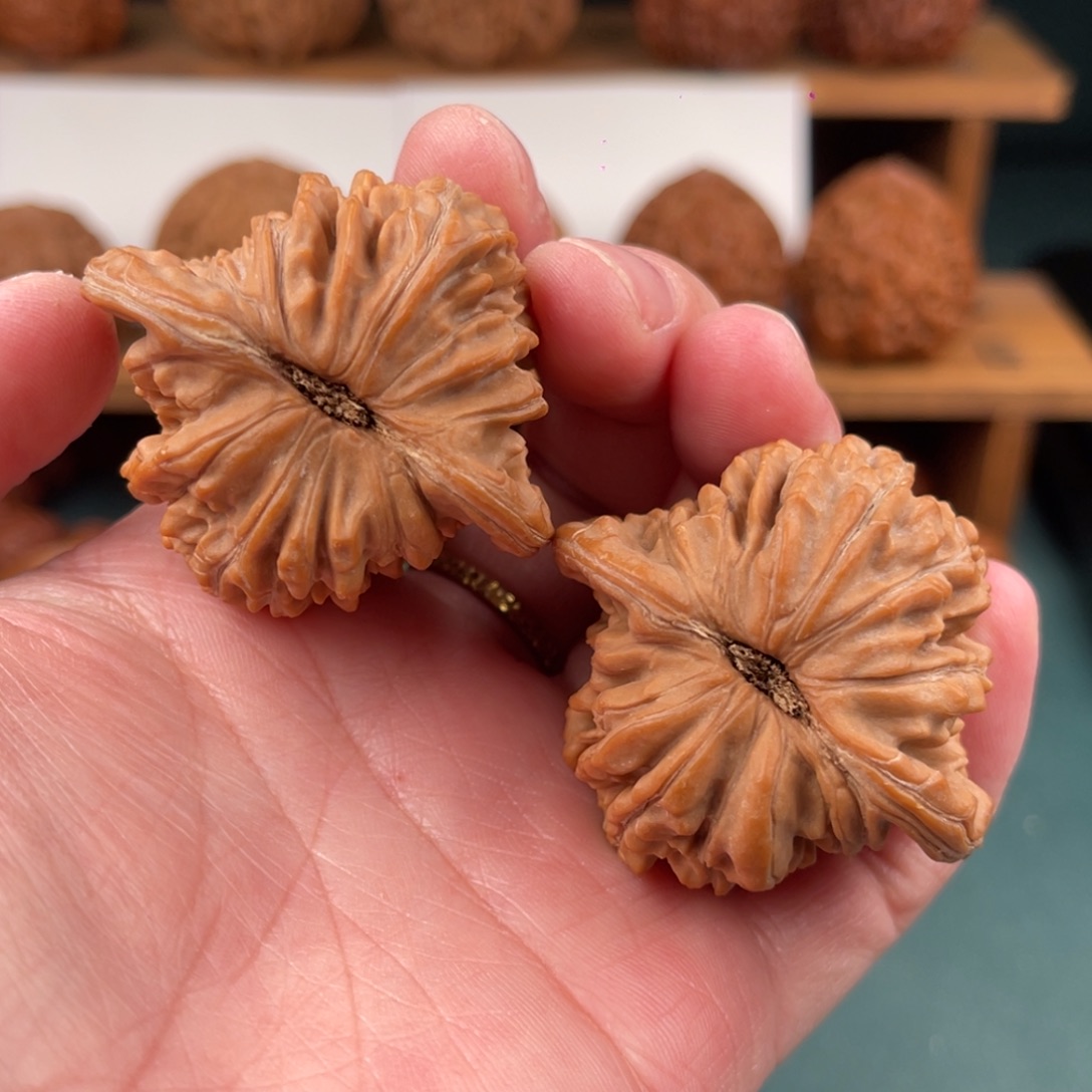 文玩核桃把件43.5/44尺平谷一代四座楼