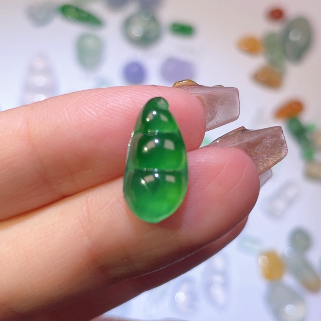 翡翠颈饰未镶嵌裸石