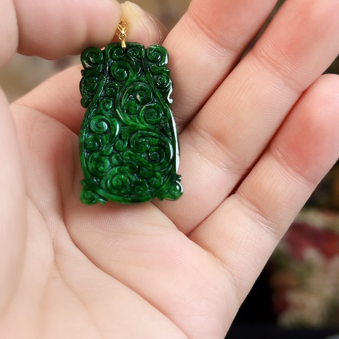 翡翠18K金镶嵌颈饰吊坠