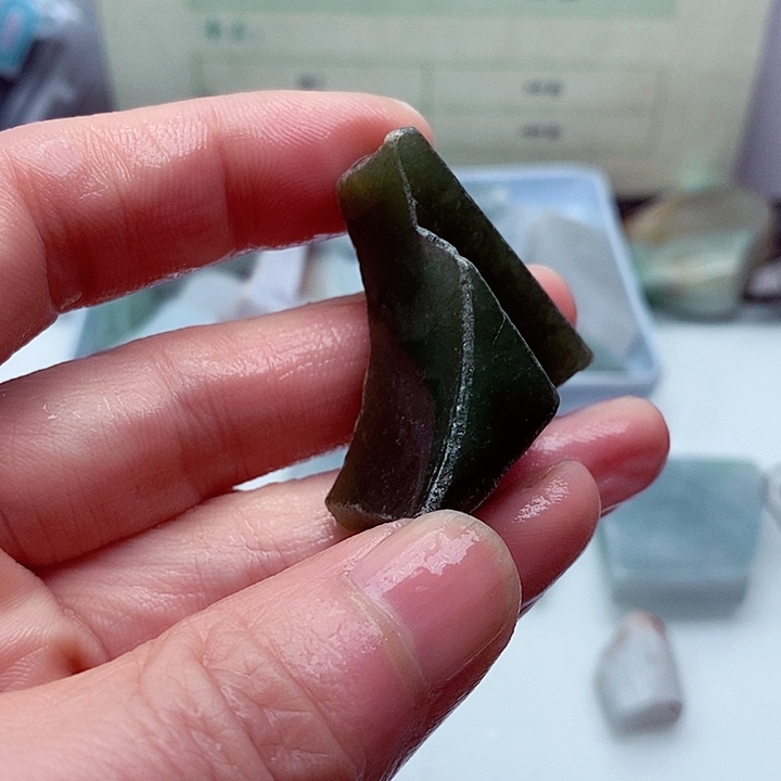 翡翠颈饰未镶嵌缅甸翡翠A货边角