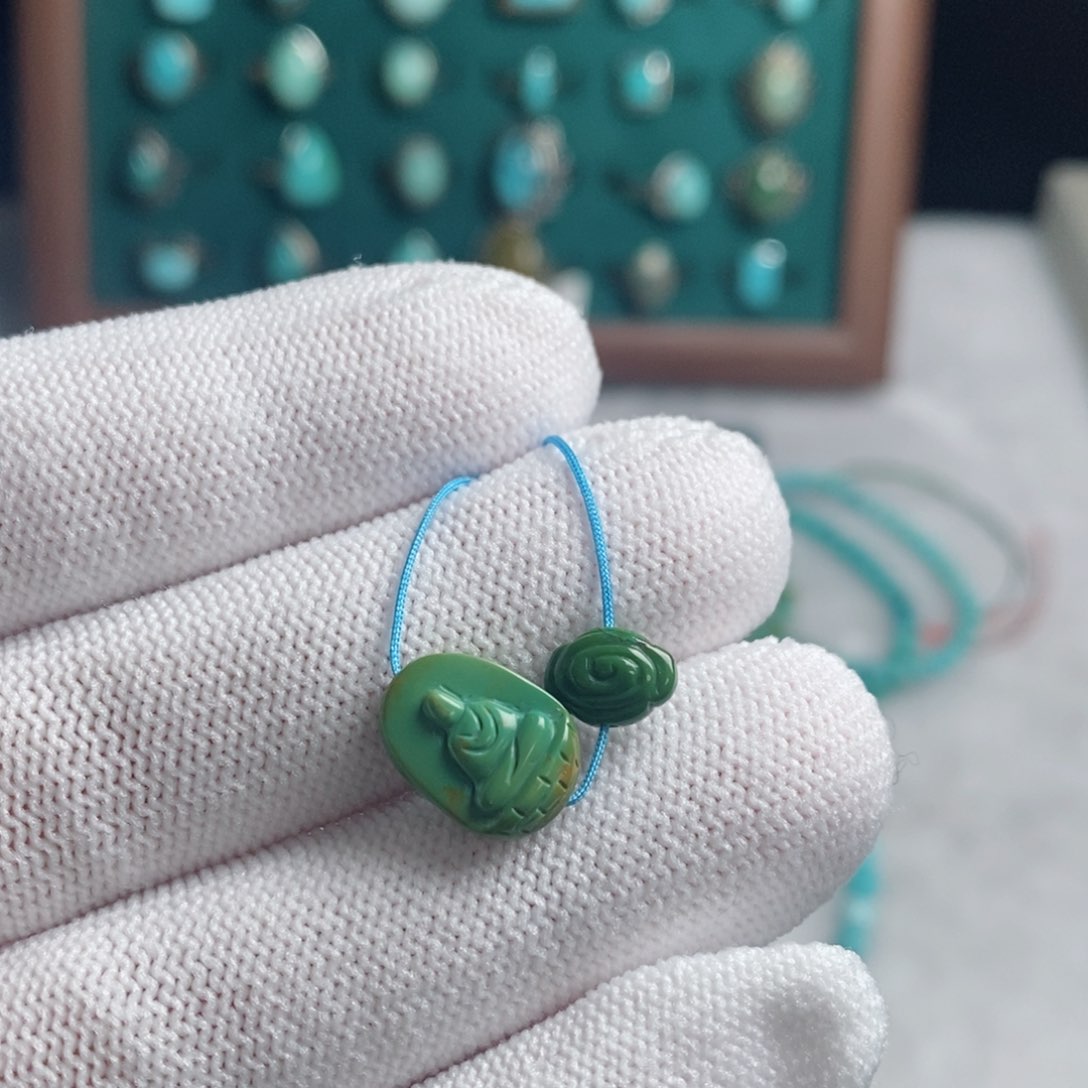 绿松石颈饰未镶嵌