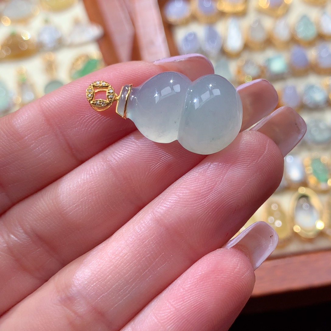 翡翠颈饰18K金镶嵌翡翠