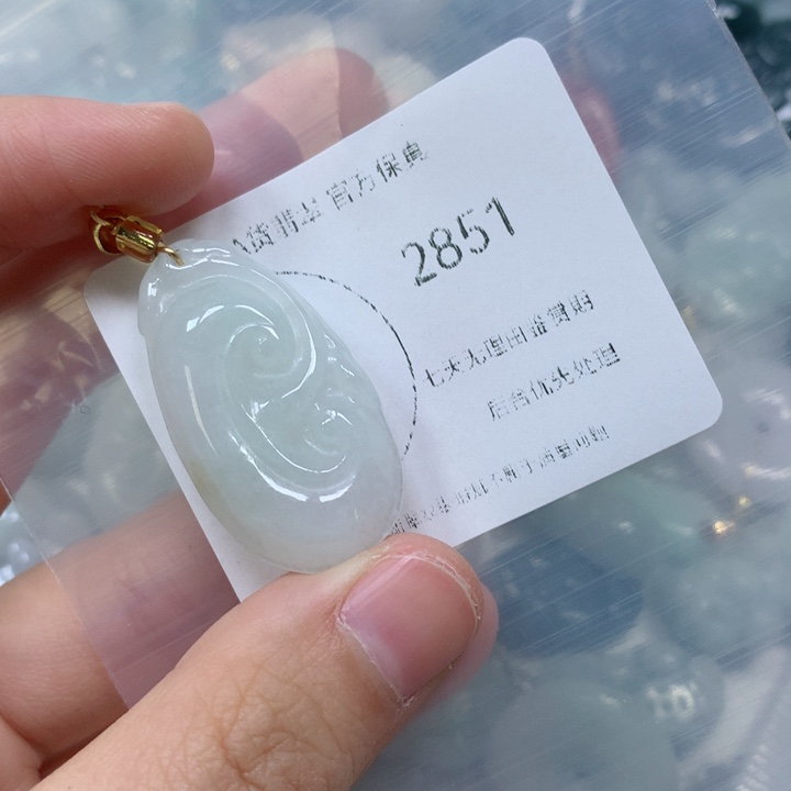 翡翠挂件未镶嵌翡翠