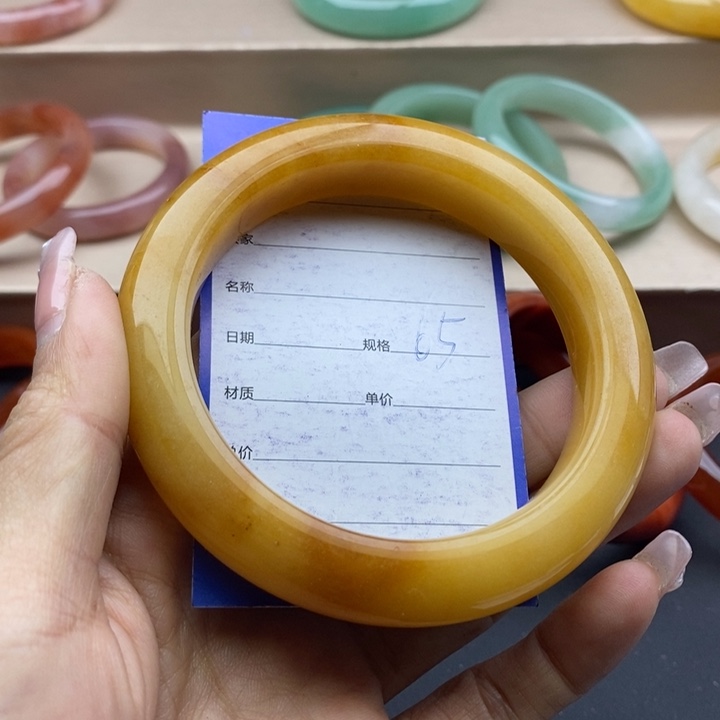 石英质玉手镯未镶嵌