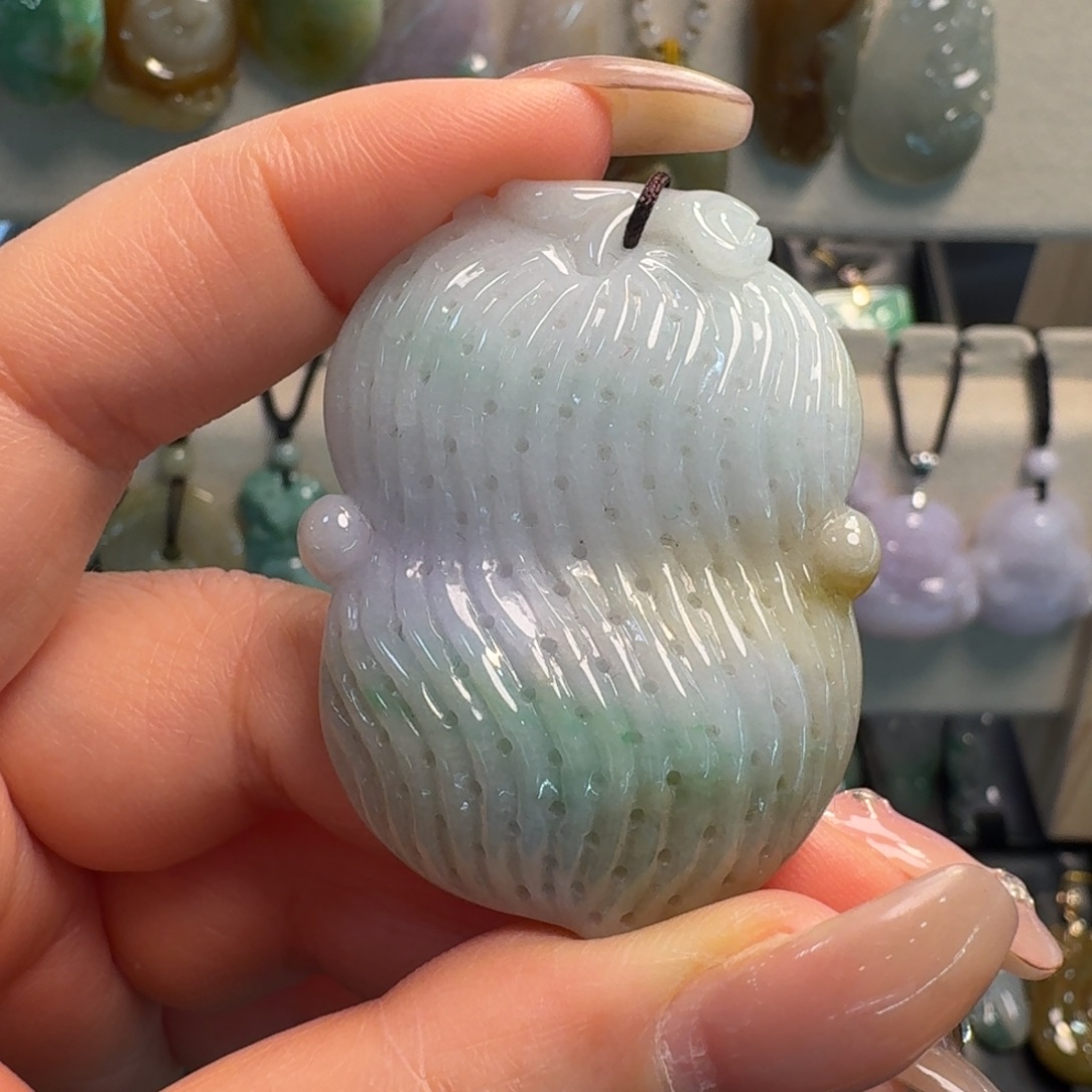 翡翠未镶嵌颈饰花生