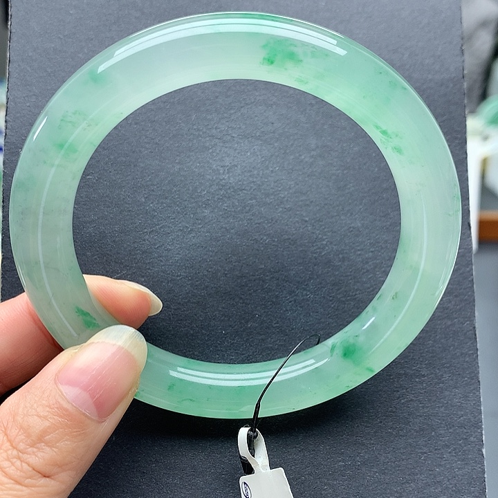 青***e石英质玉未镶嵌手镯