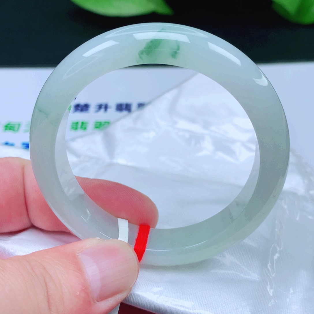 翡翠手镯未镶嵌精****租54-55！