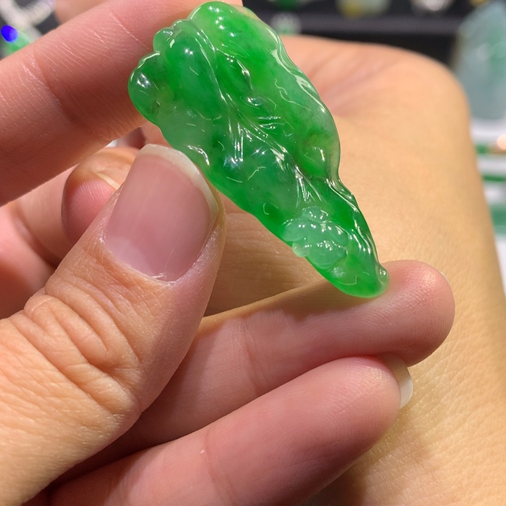 翡翠颈饰未镶嵌叶子