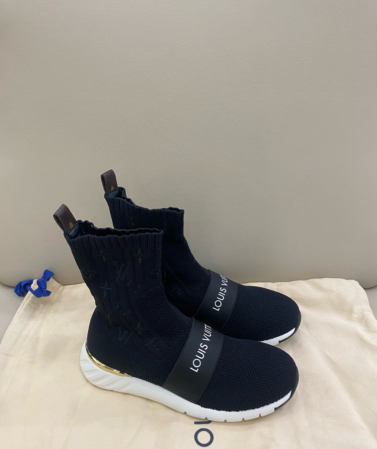 全新未使用 LouisVuitton/路易威登 LV 黑色袜靴 37码 特价出