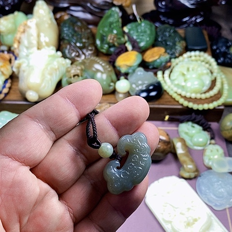 颈饰未镶嵌和田玉