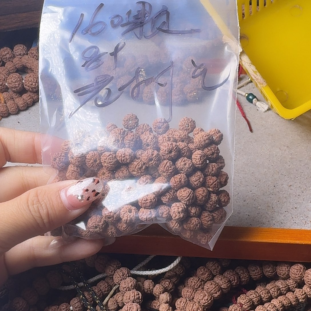 东***蛛金刚菩提吊坠160颗黄头有瑕疵