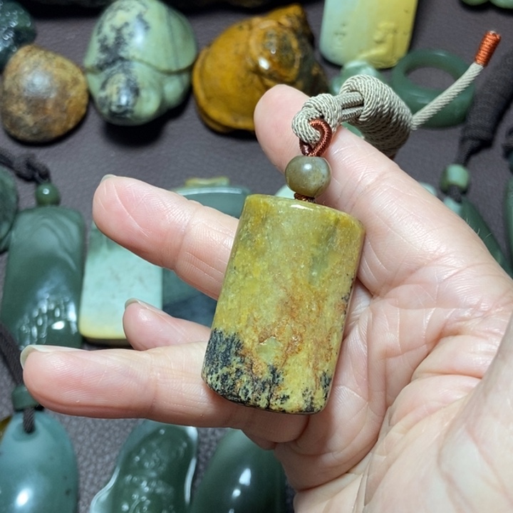 岫岩河磨玉（透闪石质玉）未镶嵌颈饰